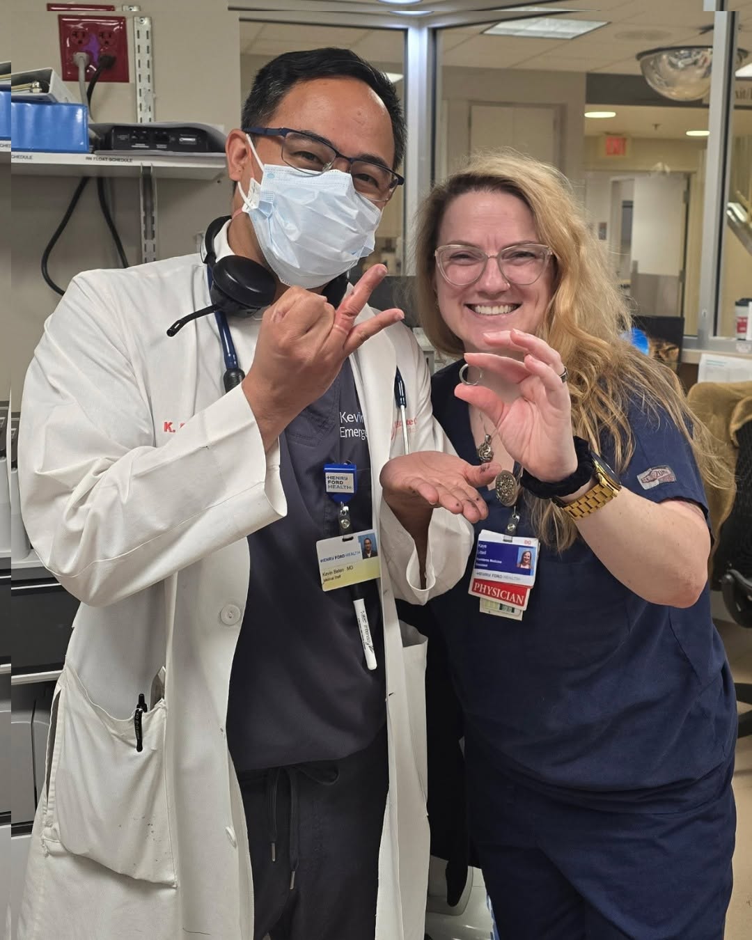 Emergency physician using the Ring Rescue Compression Device